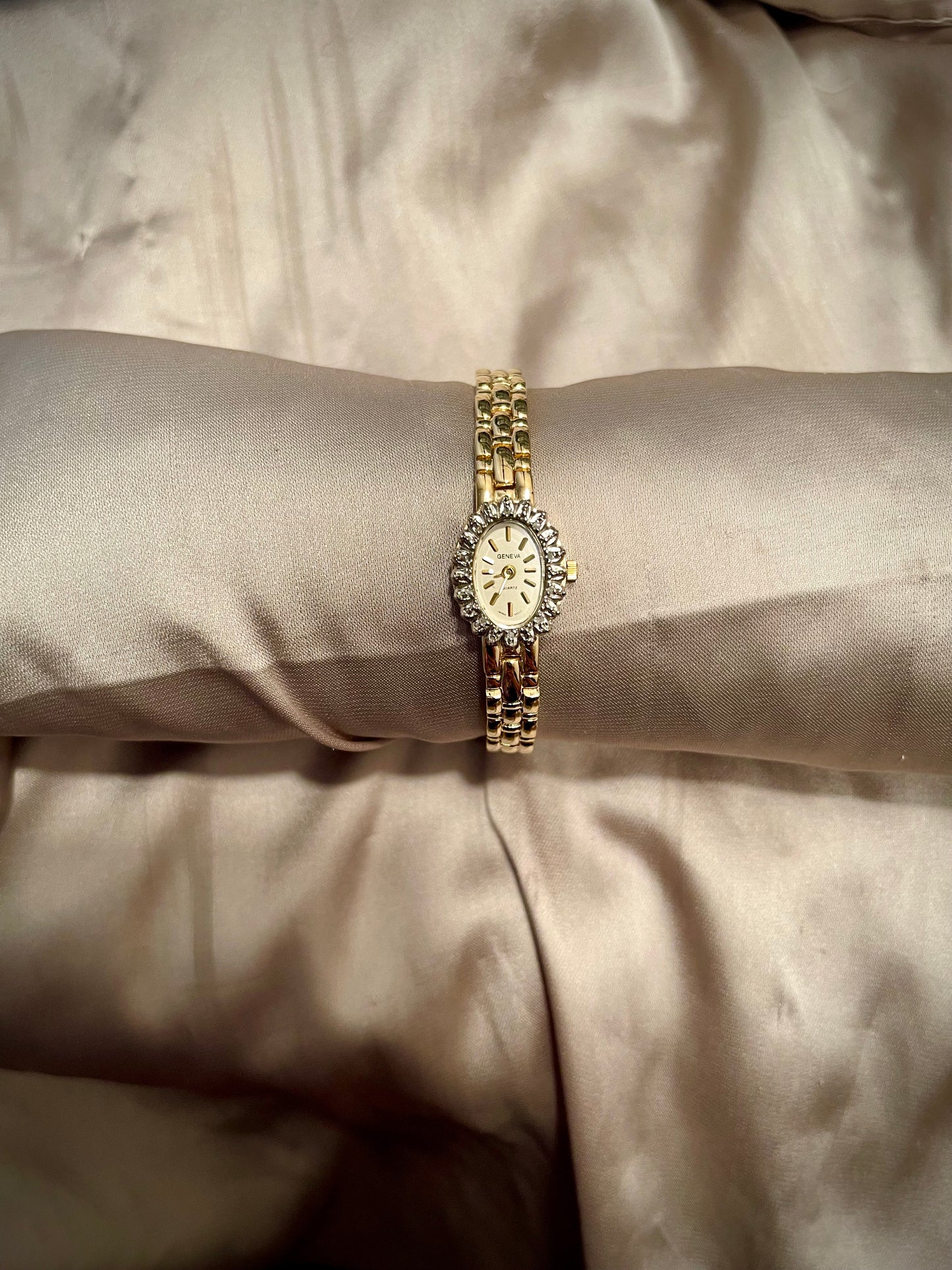 *Working* Silver Crystal Bezel Gold-Tone Watch