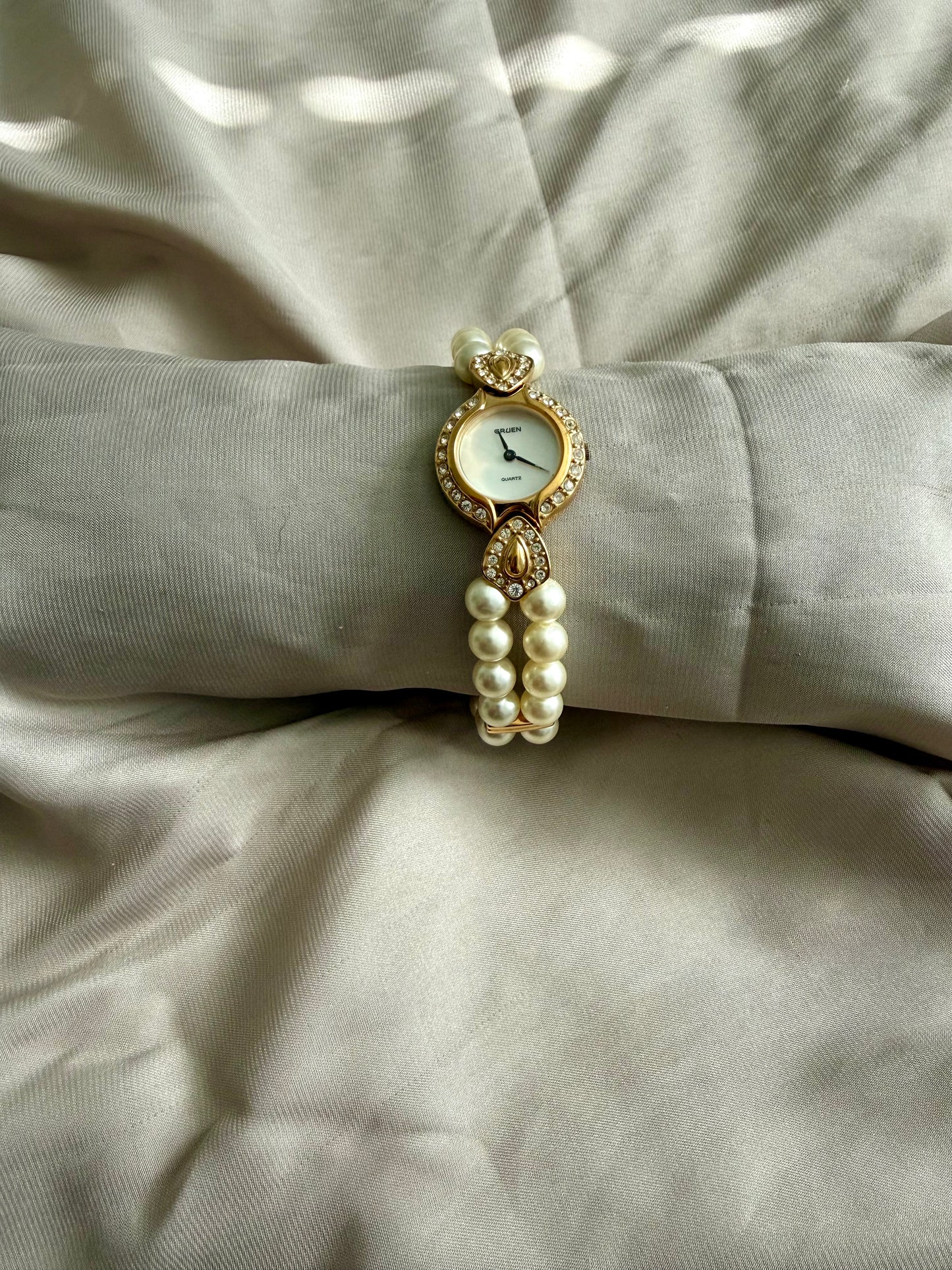 *Working* Gold-Tone Pearl Watch