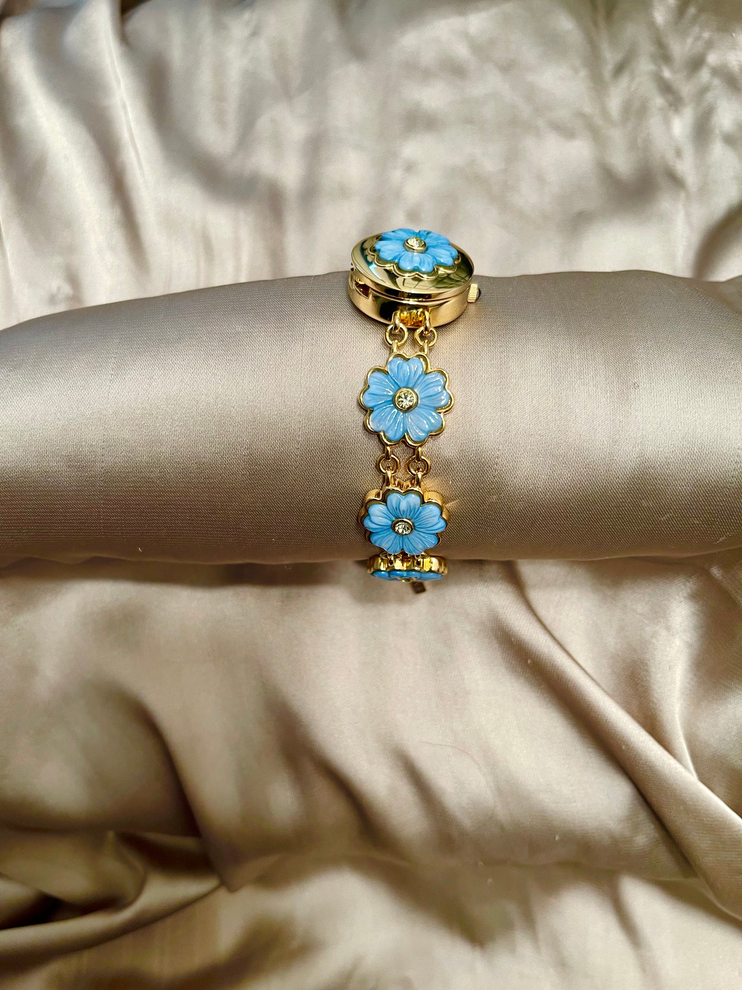 *Working* Rare 90's Blue Floral Peekaboo Bracelet Watch
