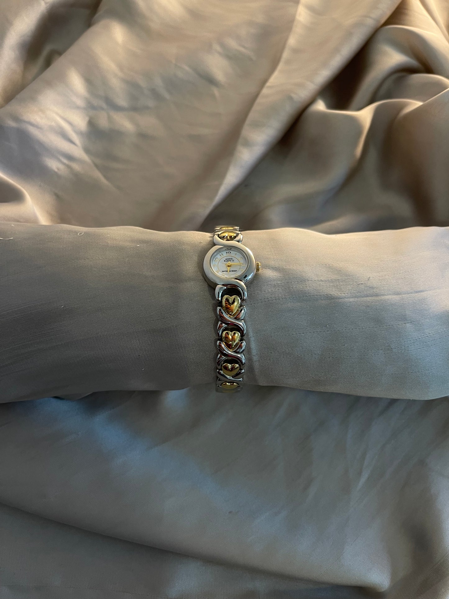 *Working* Two-Tone Heart Band Watch