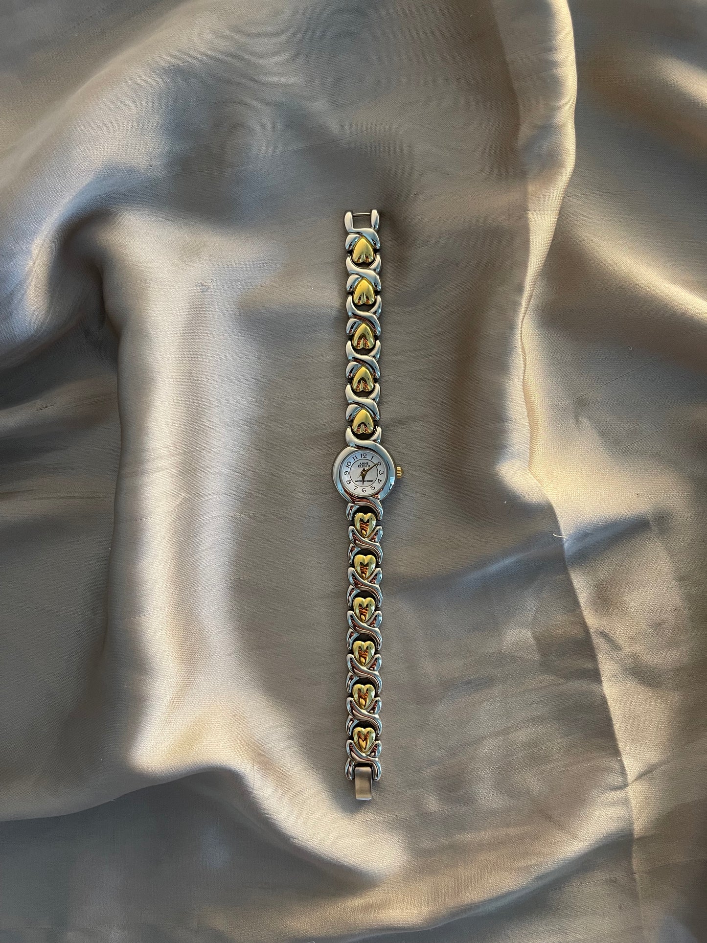 *Working* Two-Tone Heart Band Watch