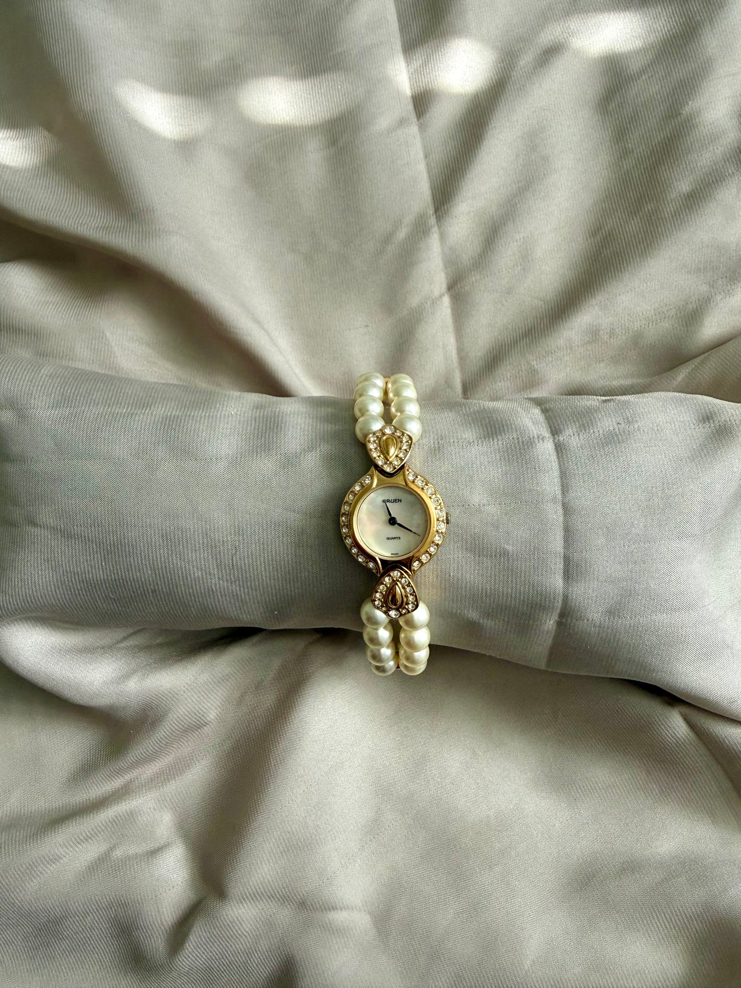 *Working* Gold-Tone Pearl Watch