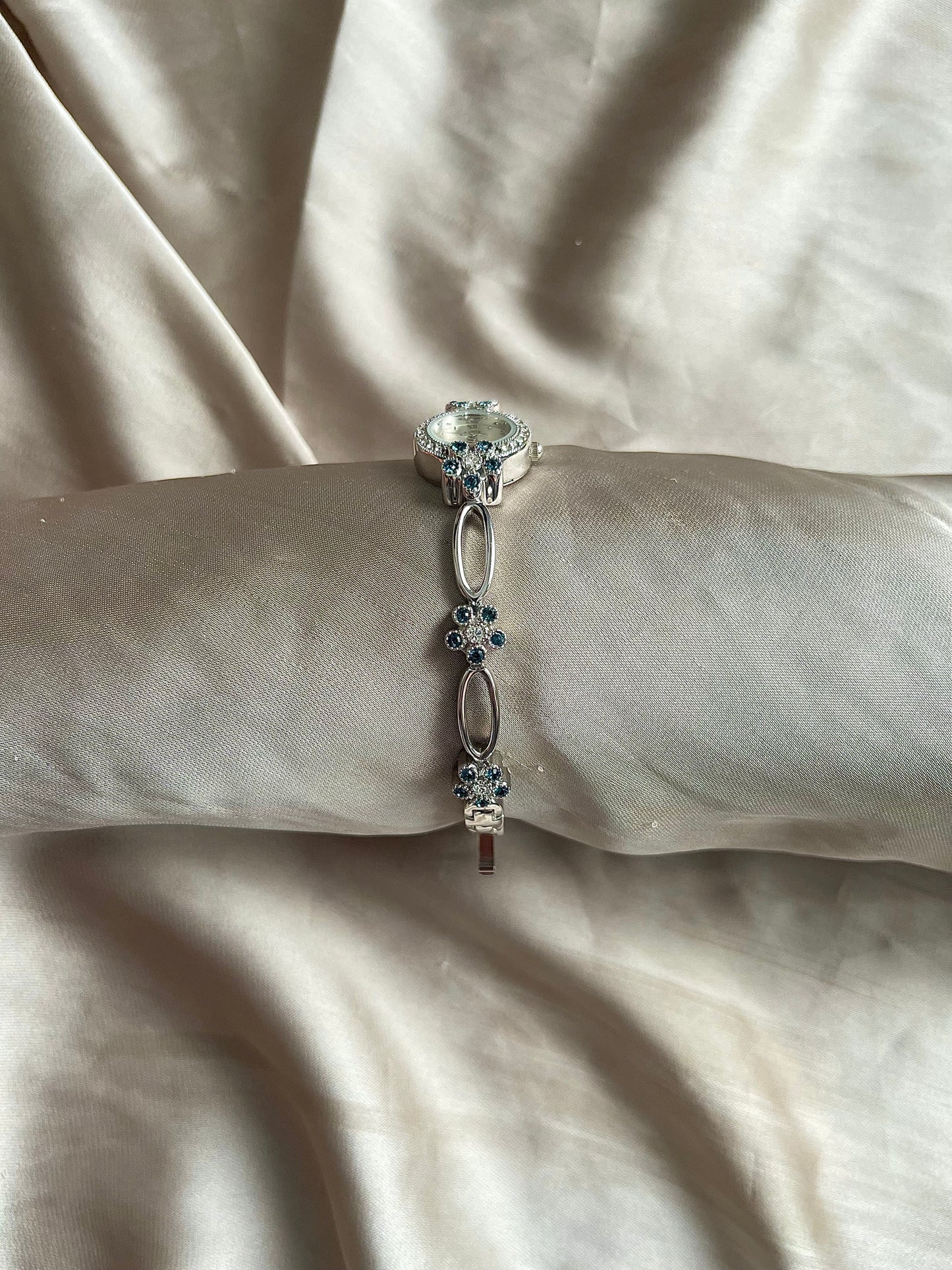 *Working* Sapphire Quartz Floral Silver-Tone Watch
