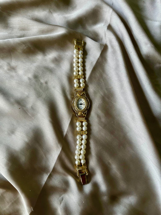 *Working* RARE 90's Gold-Tone Pearl Watch