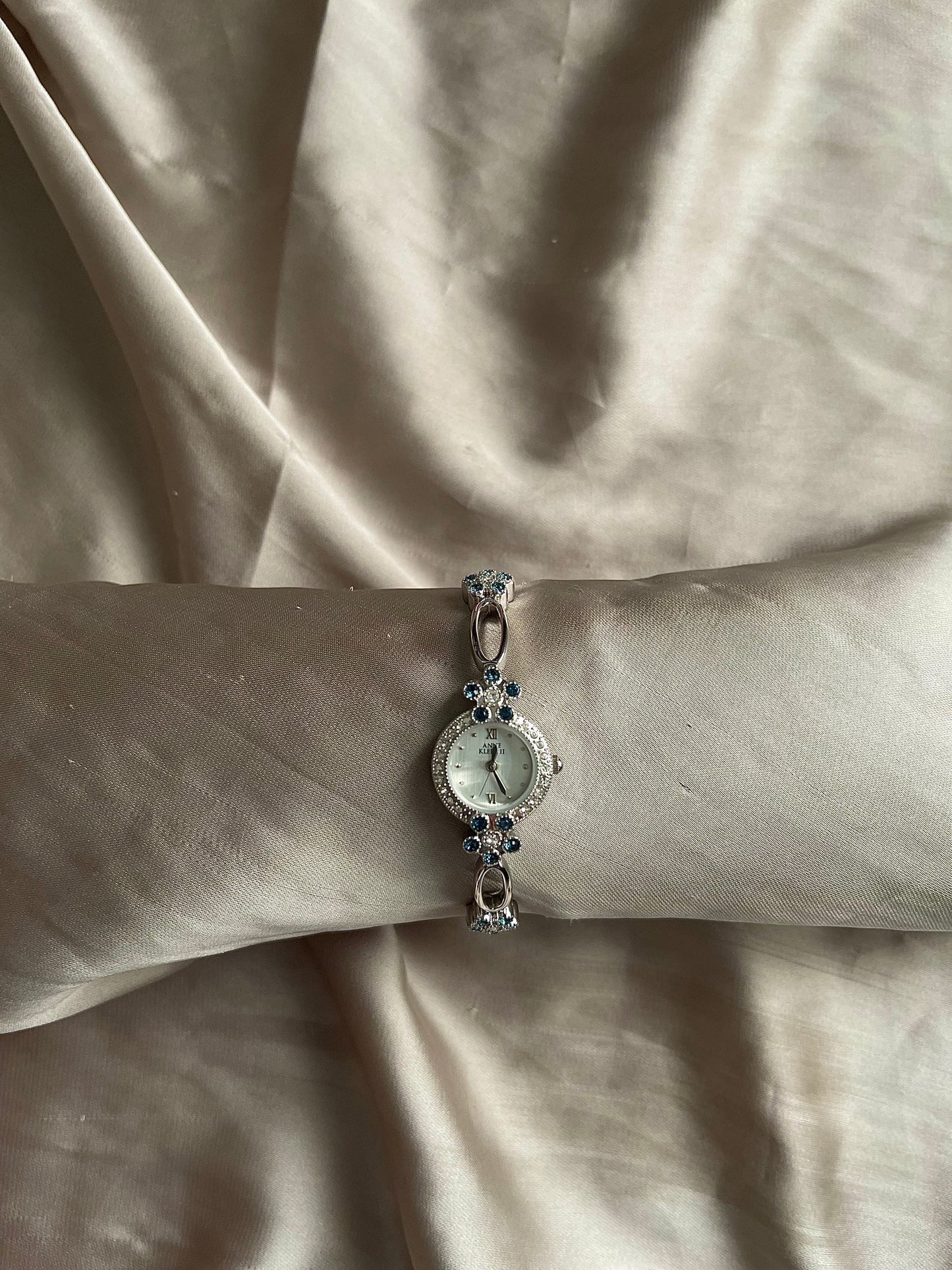 *Working* Sapphire Quartz Floral Silver-Tone Watch