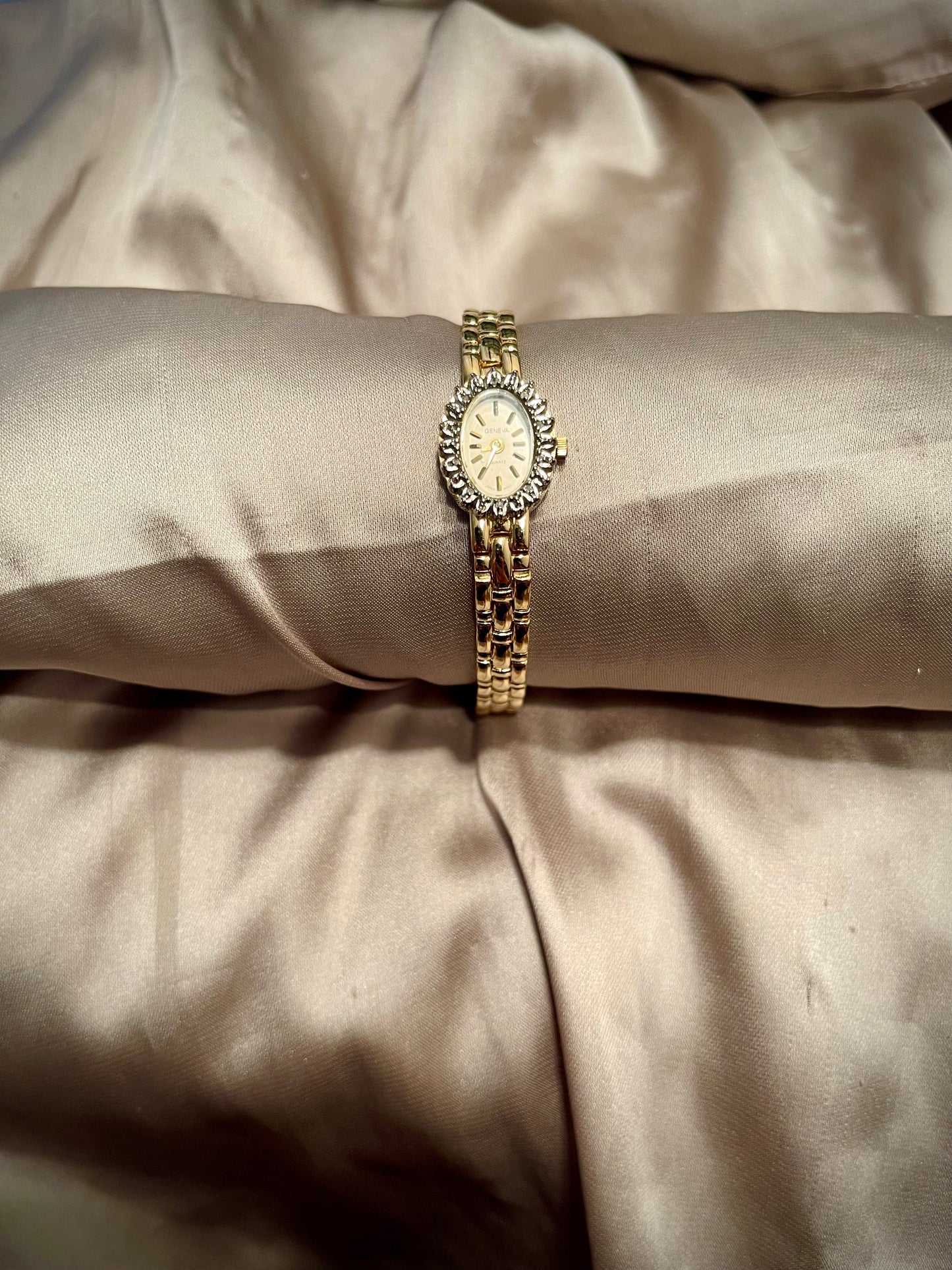 *Working* Silver Crystal Bezel Gold-Tone Watch