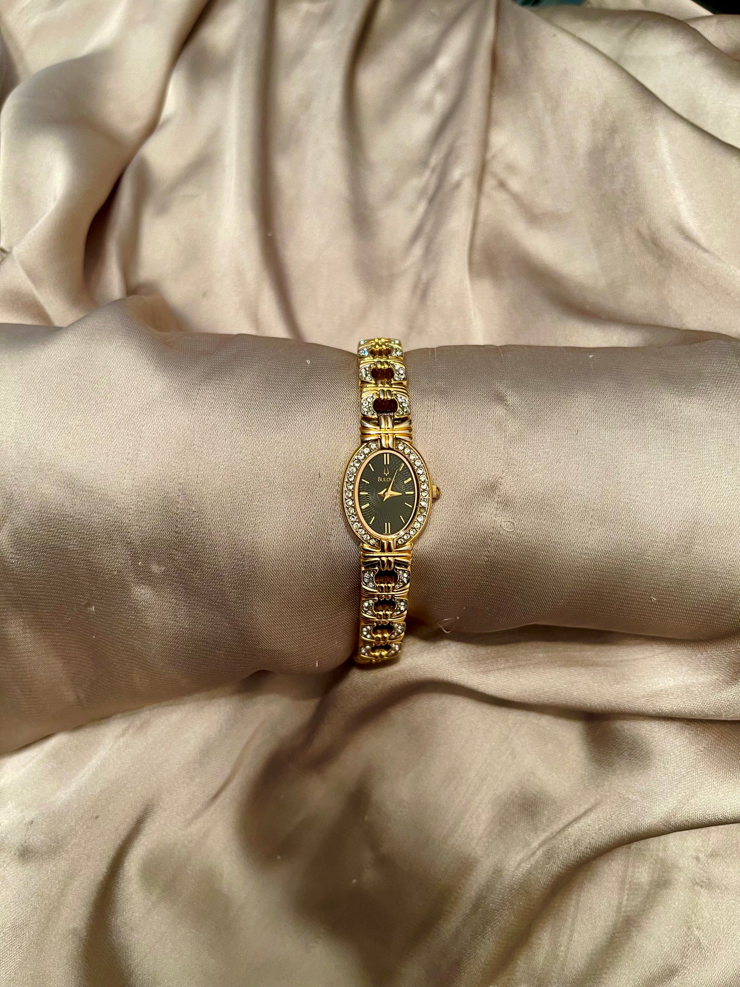 *Working* RARE Bulova Two Tone Black Dial Watch