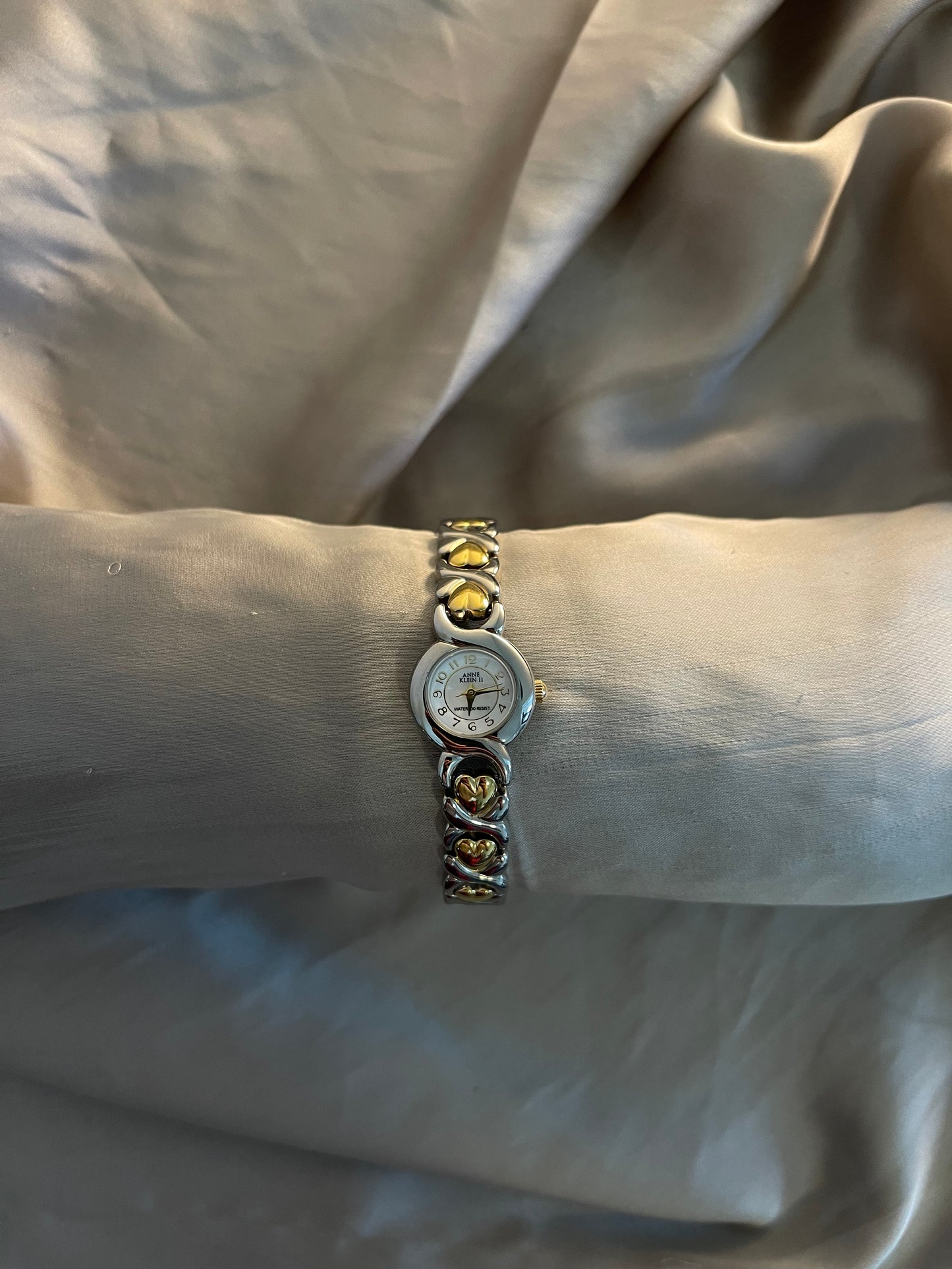 *Working* Two-Tone Heart Band Watch