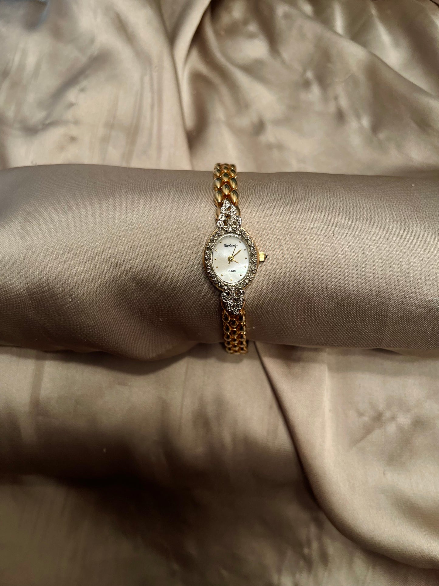 *Working* Silver Crown Bezel Gold-Tone Watch