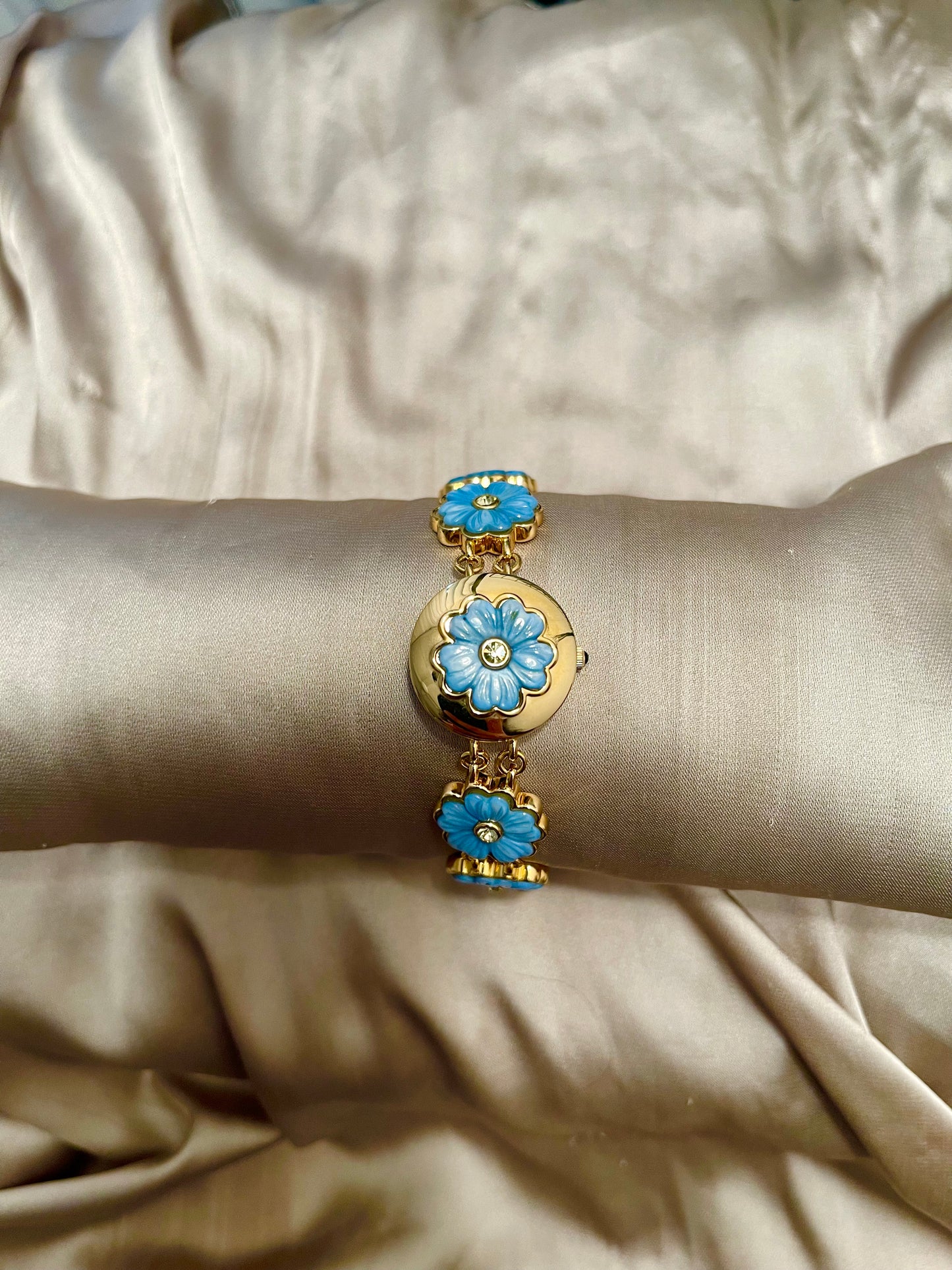 *Working* Rare 90's Blue Floral Peekaboo Bracelet Watch